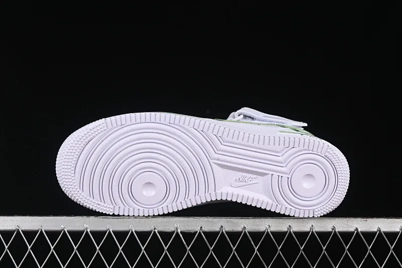 All categories Nk Air Force 1 Air Force series Nk Air Force 1 Mid Air Force mid-top Nk Air Force 1'07 Mid White and green hand-painted Hand-painted fracture Triple hook shadow Air Force 1 strap mid-top casual sneakers CW2289-111